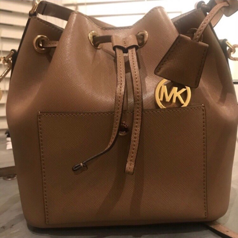 MICHAEL KORS “Greenwhich” BUCKET BAG 👝